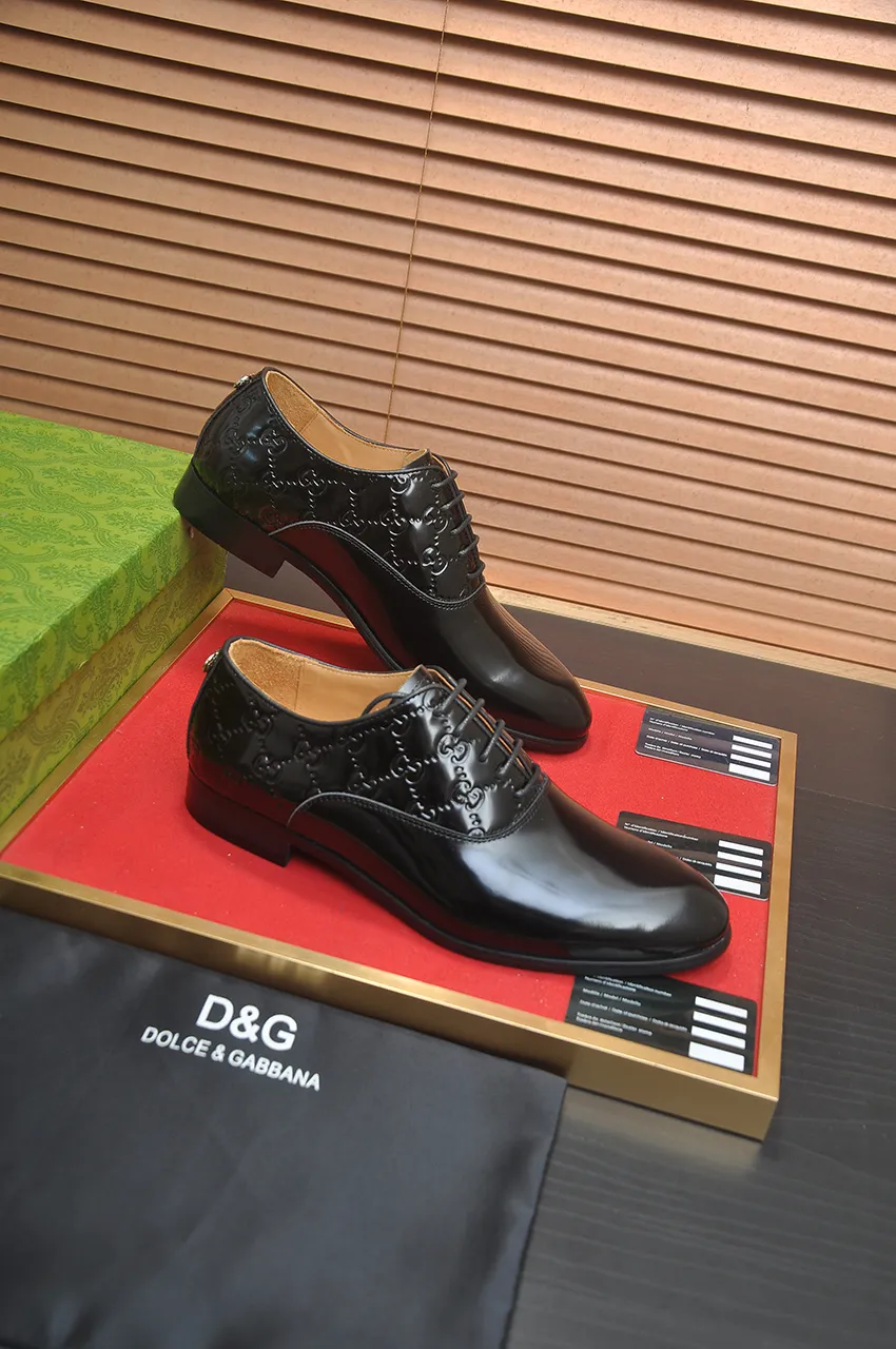 Men's shoes💰500💶Italy's top luxury men's shoe giant (GUCCI) (Gucci) (full cowhide lining) new arrival🍃Original European style🔰 Pleasant to the eye😍In order to make the shoes more durable and non-deformable🌀The production continues to follow traditional methods but there is still no lack of innovation💪Choose original sheepskin for the leather♻️ Smooth and natural And extra bright ⭐Made of imported cowhide, the first choice of rich people 38-45 (45 customized)